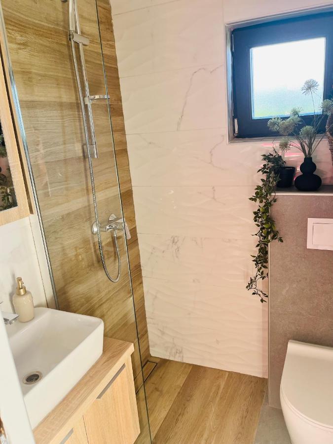 Kuca Za Odmor Malia Sa Spa Hot Tub Jacuzzijem - Nice And Cozy - Free Tickets To All City Attractions Thurdevac Экстерьер фото