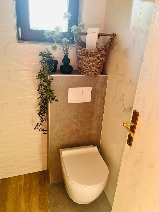 Kuca Za Odmor Malia Sa Spa Hot Tub Jacuzzijem - Nice And Cozy - Free Tickets To All City Attractions Thurdevac Экстерьер фото