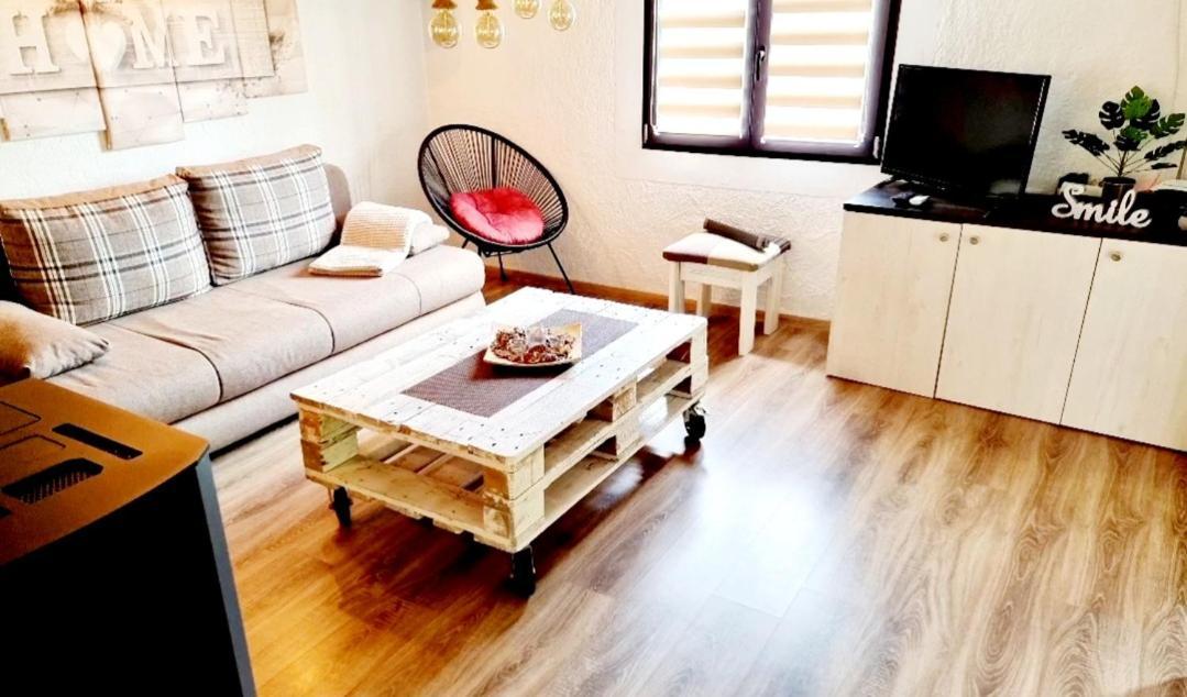 Kuca Za Odmor Malia Sa Spa Hot Tub Jacuzzijem - Nice And Cozy - Free Tickets To All City Attractions Thurdevac Экстерьер фото